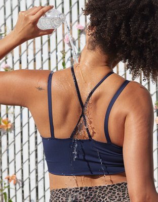 OFFLINE By Aerie Real Me Hold Up. Bra deportivo con abertura