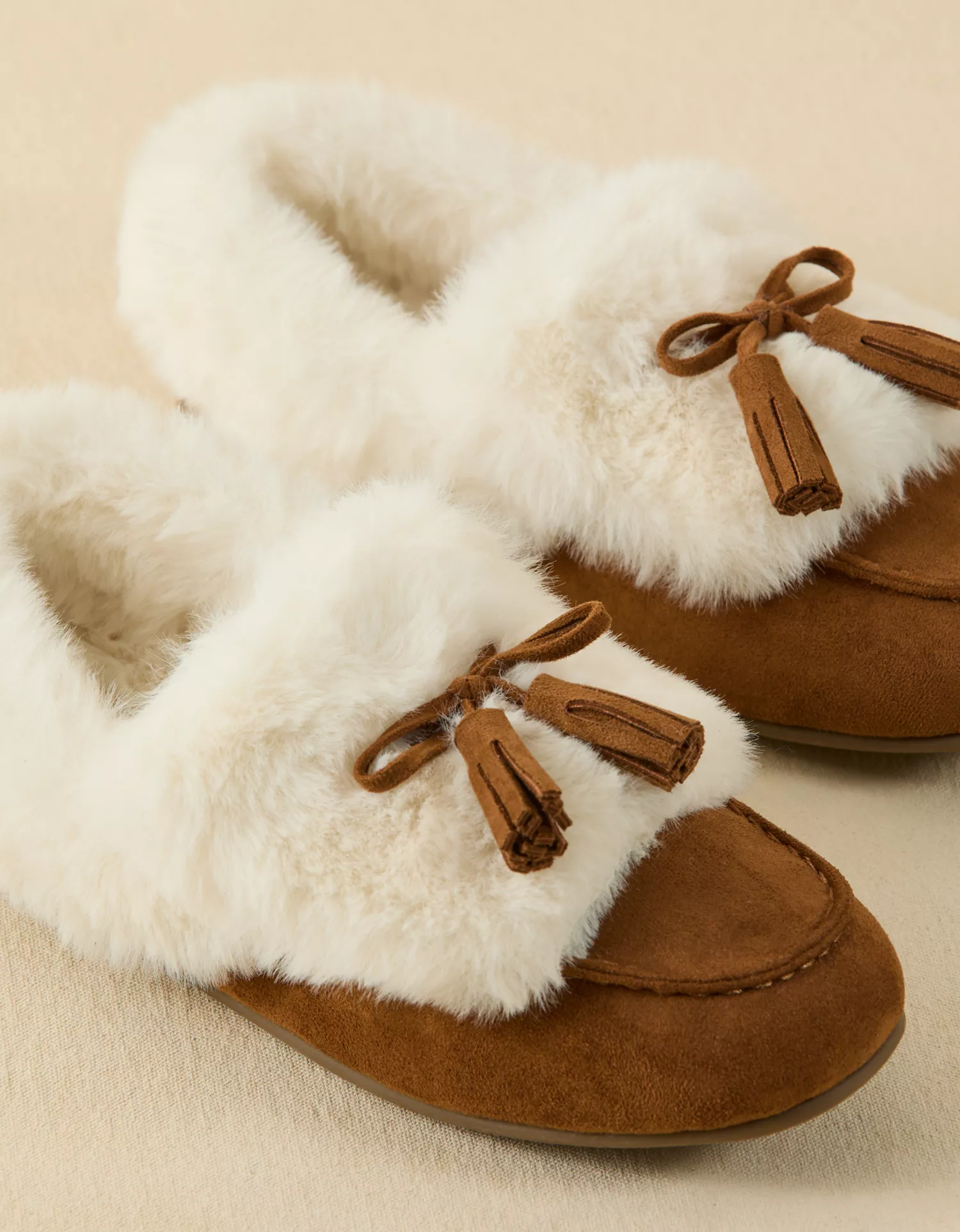 AE Cozy Moccasin Slipper - thumbnail 3