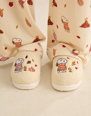 AE Snoopy Sweater Scuff Slipper | American Eagle