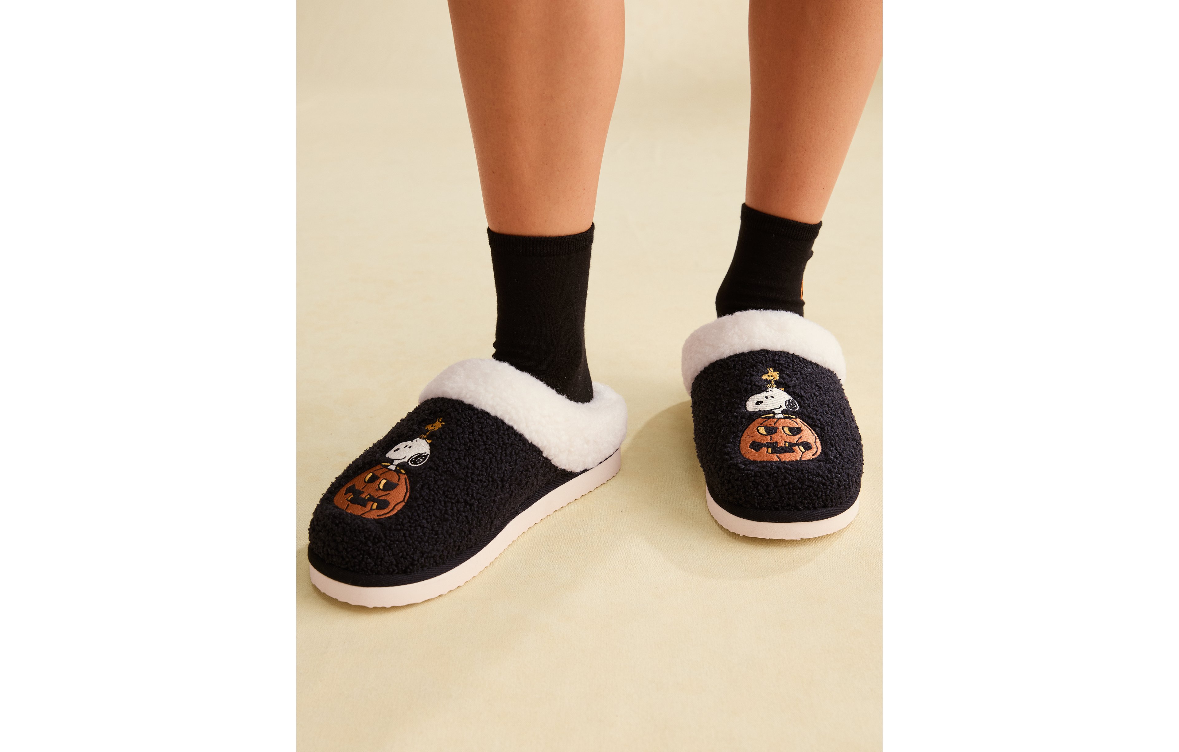 AE Snoopy Halloween Scuff Slipper
