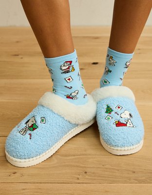 AE Snoopy Holiday Scuff Slipper 