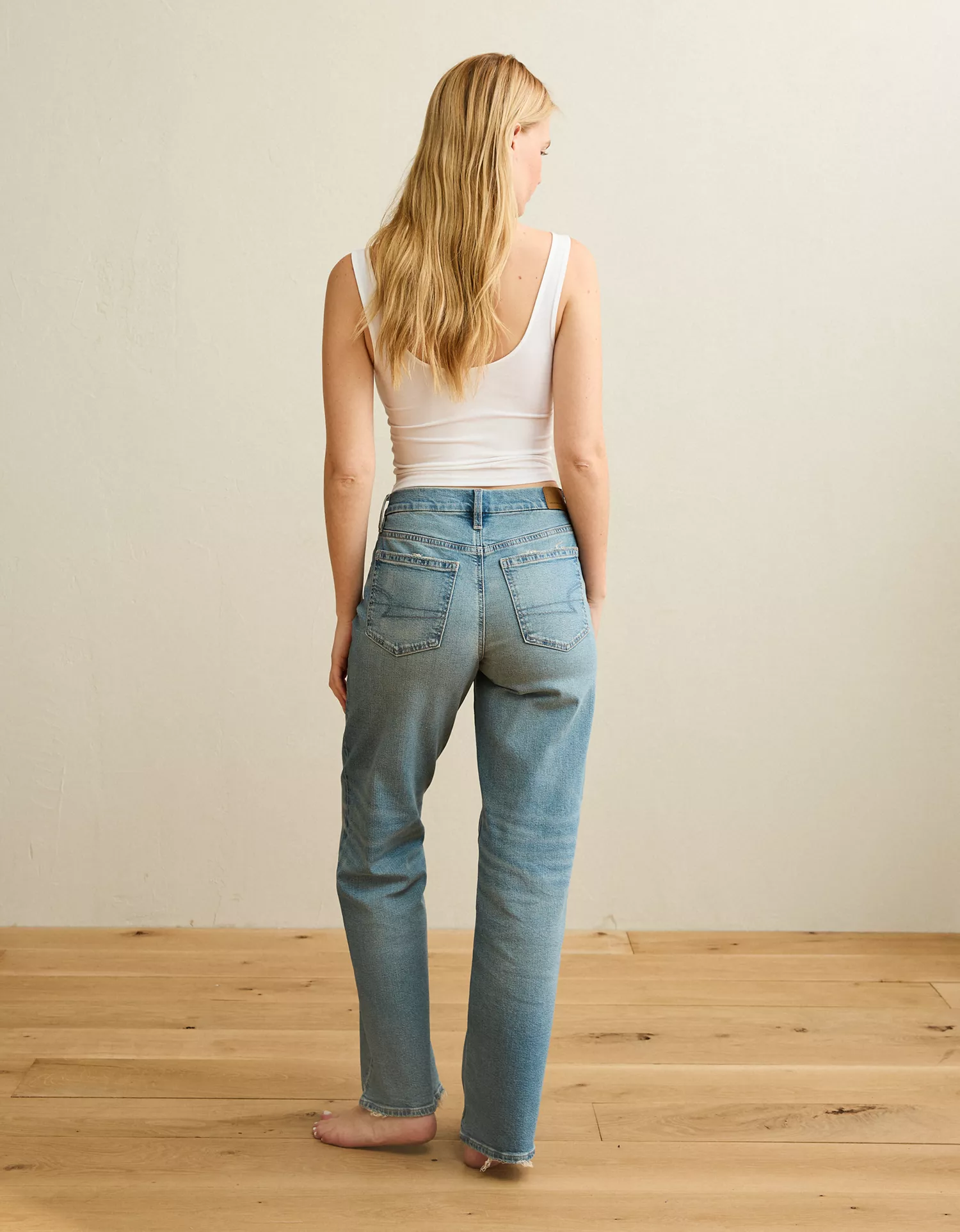 AE Curvy High-Waisted Stovepipe Jean - thumbnail 4