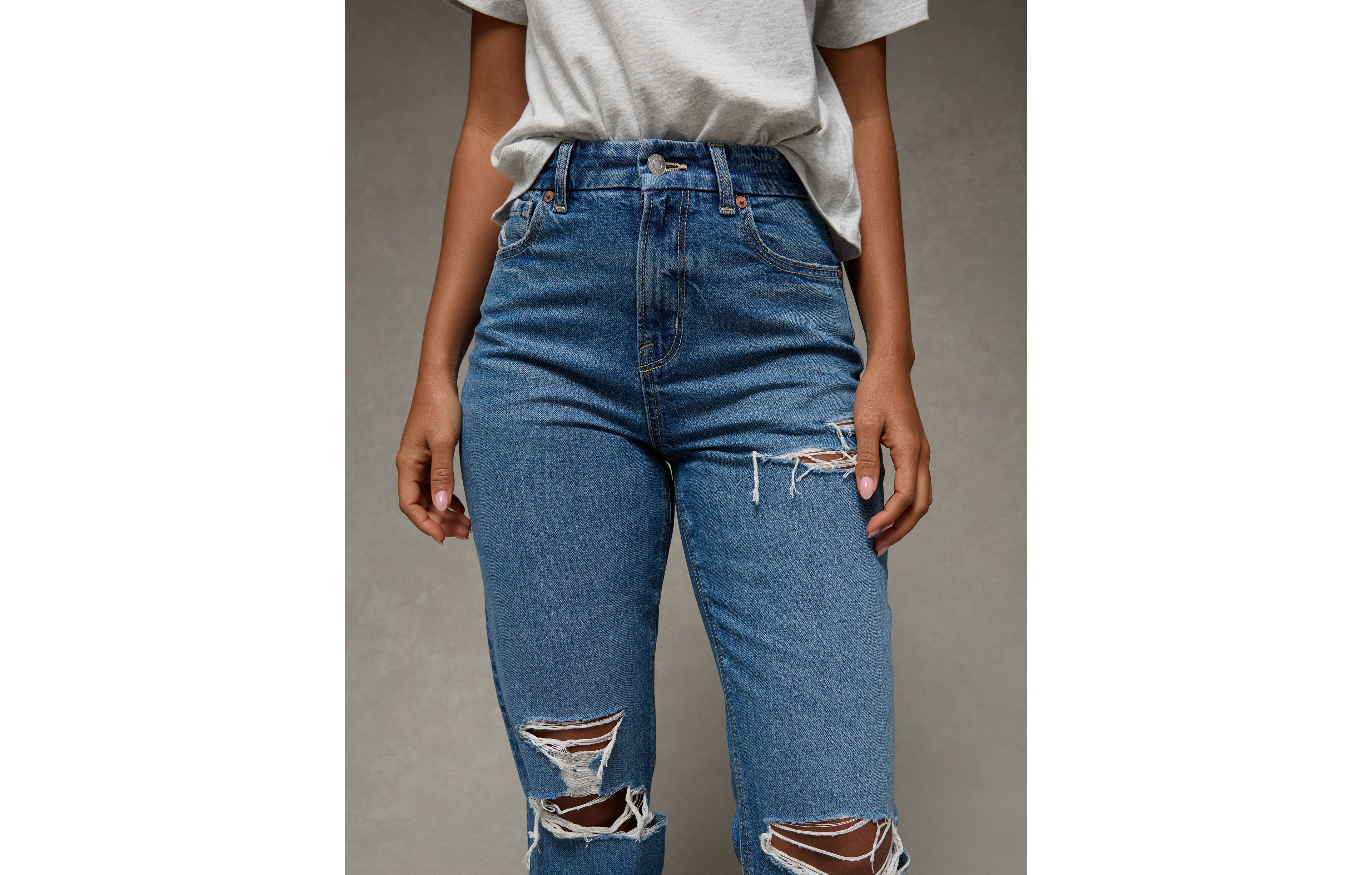 AE Strigid Curvy Ripped Mom Jean