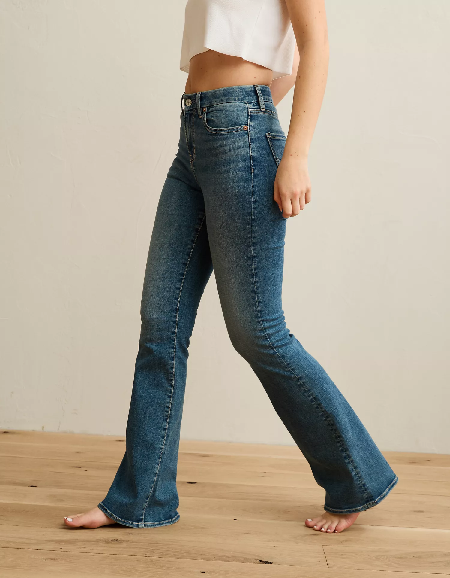 AE Curvy Super High-Waisted Flare Jean - thumbnail 5