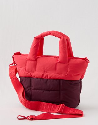 Женские сумки Offline By Aerie Puff Love Colorblock Mini Tote, цвет: Королевский синий ягодный — фото 2