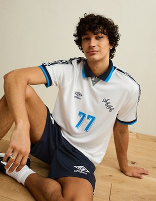 UMBRO★サッカーウェア★ホワイト/ブルー AE x Umbro Collar Jersey | American Eagle