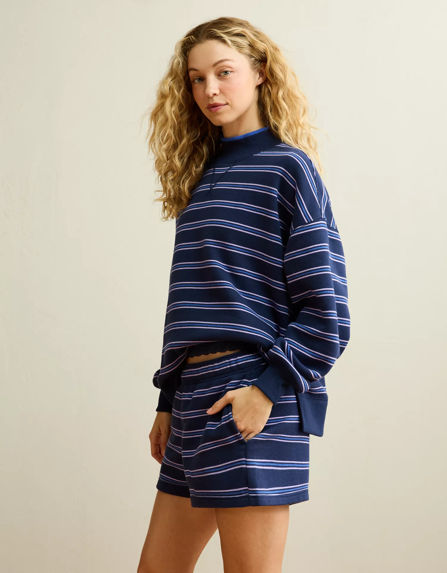 AE Everyday Luxe Sweat Short - thumbnail 4