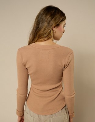 Aerie Playera Esencial con Cuello Henley para Usar en Capas