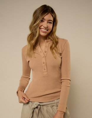 Aerie Playera Esencial con Cuello Henley para Usar en Capas