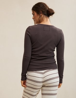 Женская футболка Aerie Essential Henley Layering, цвет: Глубокий земляной — фото 2