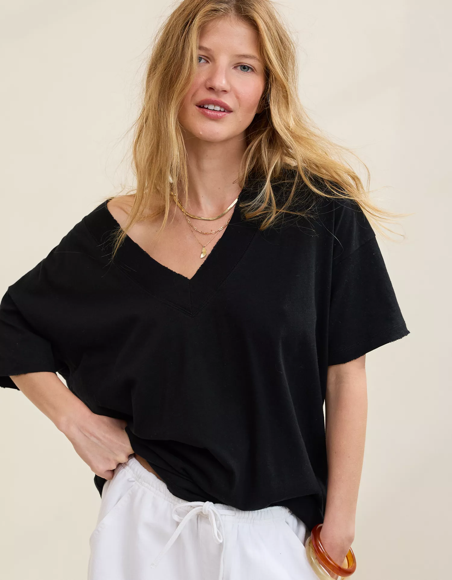 Aerie Basic V-Neck Boyfriend T-Shirt - thumbnail 8