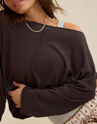 Женская футболка Aerie Happy Snit Off-The-Shoulder, цвет: Глубокий земляной — фото 1
