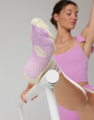 OFFLINE By Aerie x LUCKY HONEY Boyfriend Grip Socks