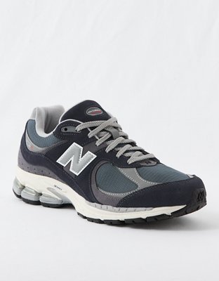 New Balance Men s 2002R Sneaker