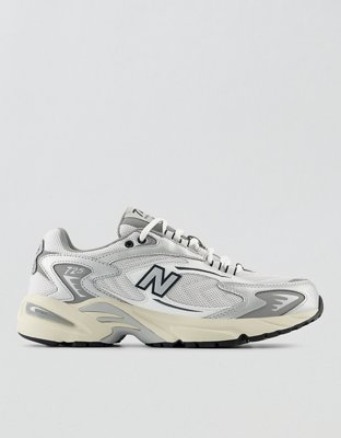 New Balance Men's 725 Sneaker