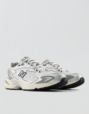 New Balance Men's 725 Sneaker