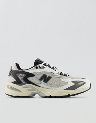 New Balance Men's 725 Sneaker