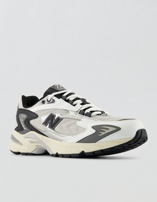 New Balance Men's 725 Sneaker