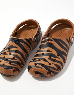 Женские сабо American Eagle Crocs Classic Animal Print Clog — фото 2
