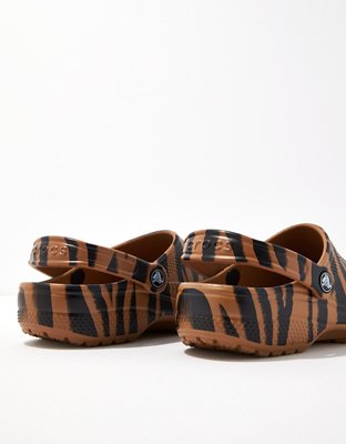 Женские сабо American Eagle Crocs Classic Animal Print Clog — фото 3