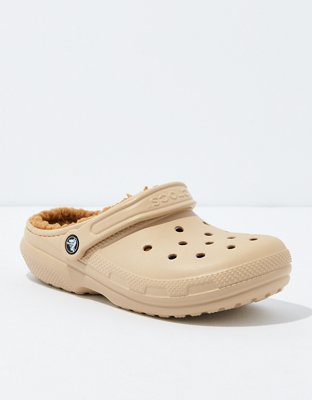 Brown crocs hot sale with fur