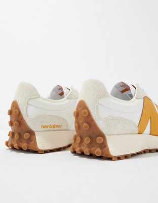 New Balance Women's 327 Sneaker