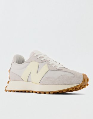 New Balance Women's 327 Sneaker