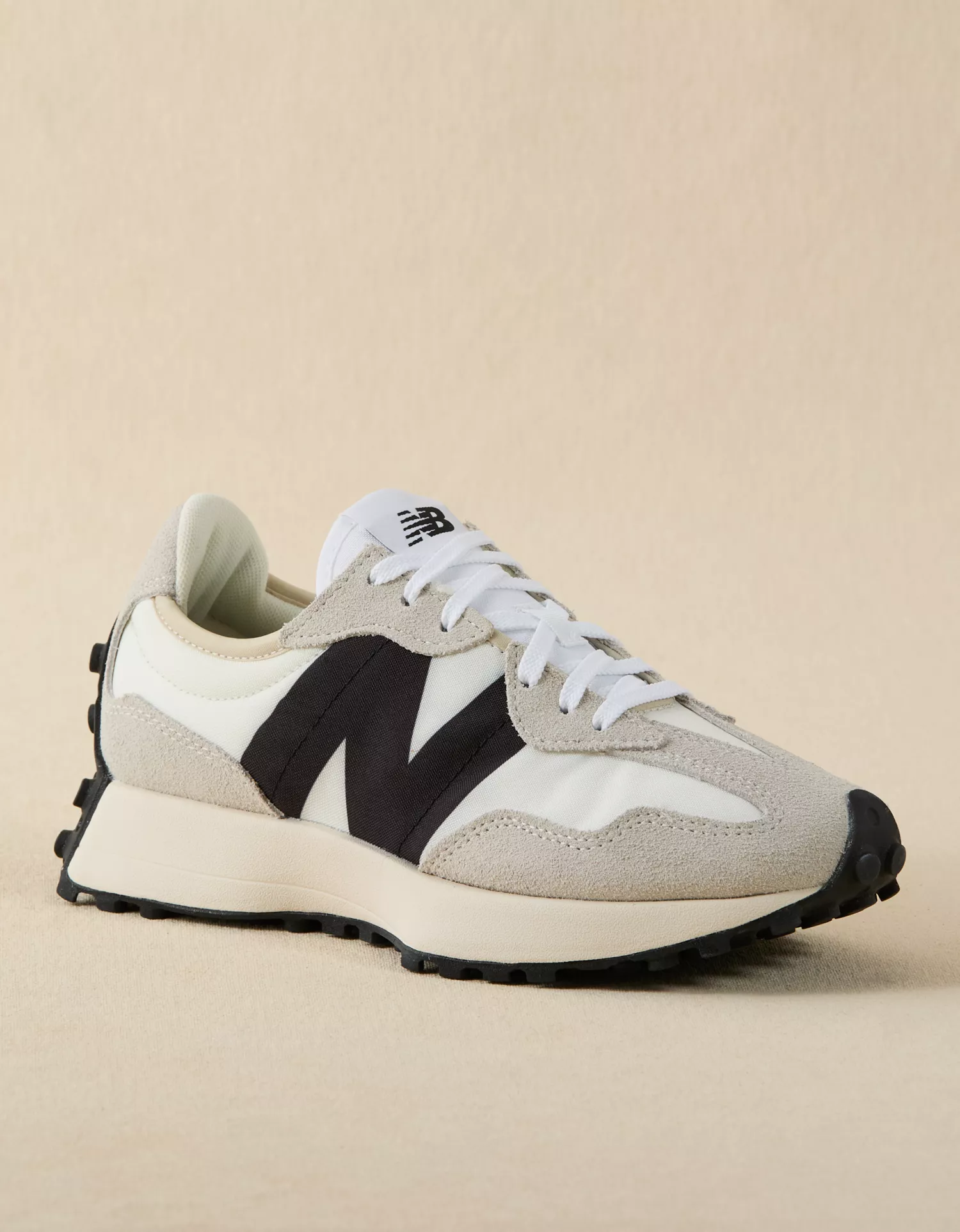 New Balance Women's 327 Sneaker