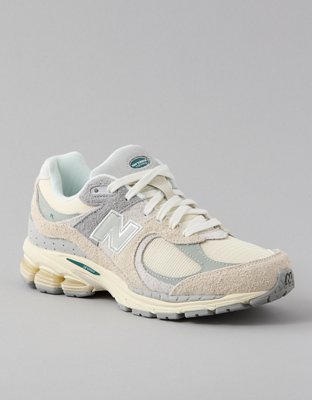 New Balance Women's 2002R Sneaker