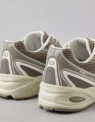 New Balance Women's 740 Sneaker