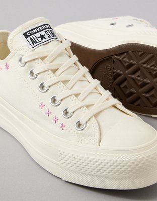 Converse Chuck Taylor All Star Lift Platform Embroidered Flowers Low-Top Sneaker