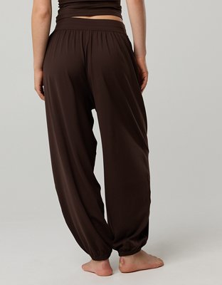 Женские брюки Offline By Aerie Real Me Baggy Jogger, цвет: Глубокий земляной — фото 2