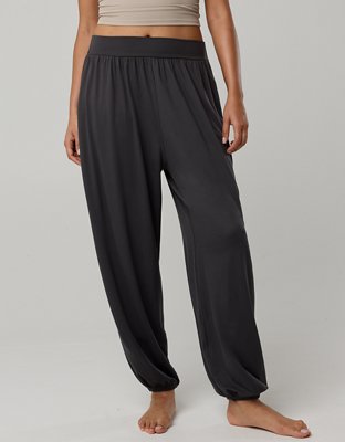 OFFLINE By Aerie The Hugger Go With The Flow Jogger