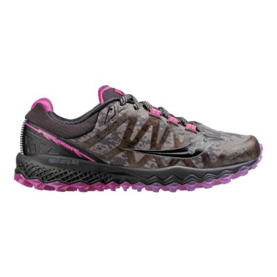 black and pink saucony shoes
