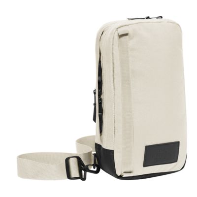 the north face field 7l crossbody bag