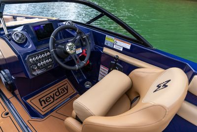  helm with flip seat up on WT-2DC wake boat