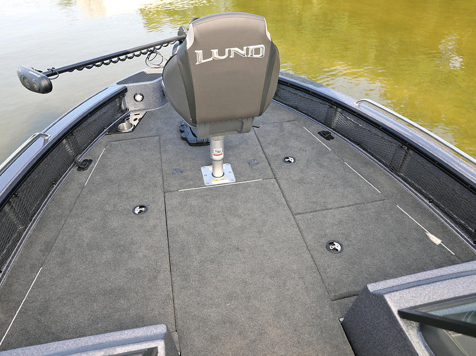 202-Pro-V-GL-Bow-Deck-Storage-Compartments-Closed