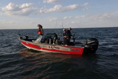 Lund® Pro V 2175 - 21 Foot Aluminum Big Water Boat for Walleye