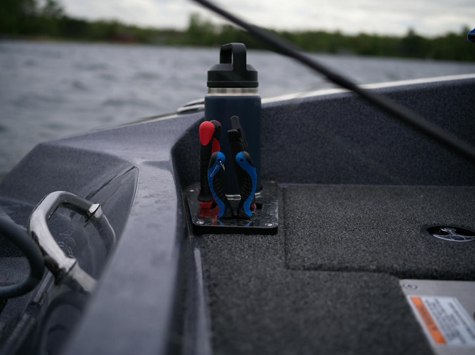 219-Pro-V-Aft-Deck-Cup-and-Tool-Holder