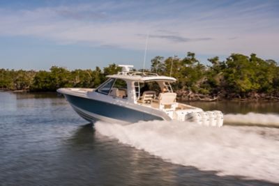 Boston Whaler | Upscale, Luxury, Multi-Purpose Boats