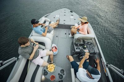 Lowe_Deck_Boat_Bow_MY22