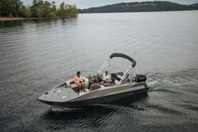 Lowe_Deck_Boat_Running_MY22