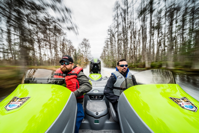 Men green black boat Mercury 250r