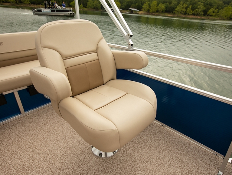 2020 Lowe Ultra 160 Cruise Pedestal Seat