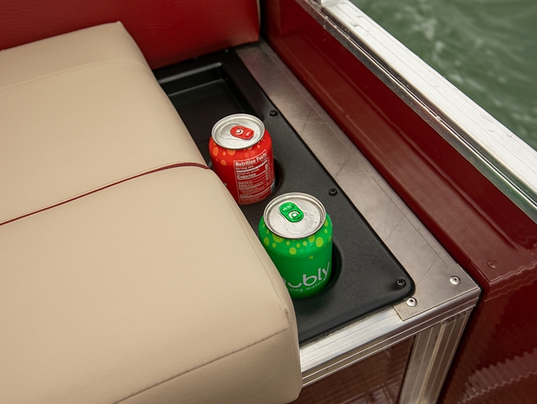 2020 Lowe Ultra 200 Cruise cup holders