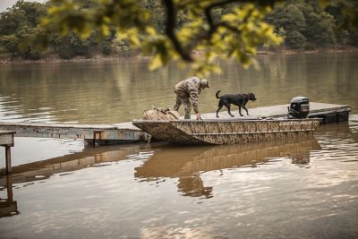 Crestliner 1546 Retriever Jon 15 Foot Flat Bottom Fishing Jon Boat