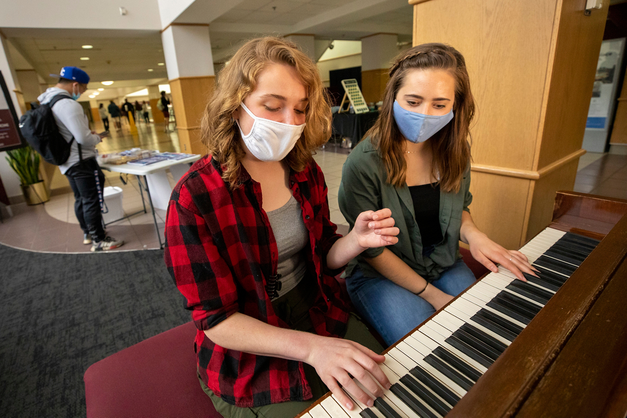 Gap year students 
Esther Cox Left and 
Hannah Sowatzke play piano on MSU campus