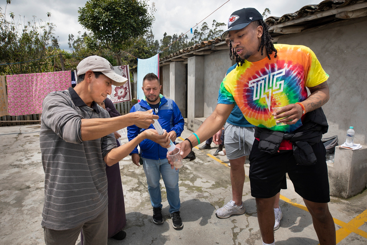 Letting Luis backflush the filter, getting the dirt out. 