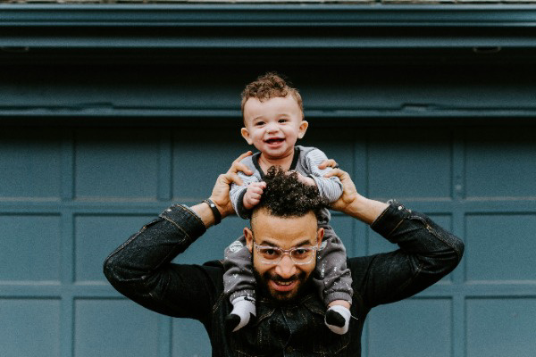 Father holding young son on shoulders for photoshoot