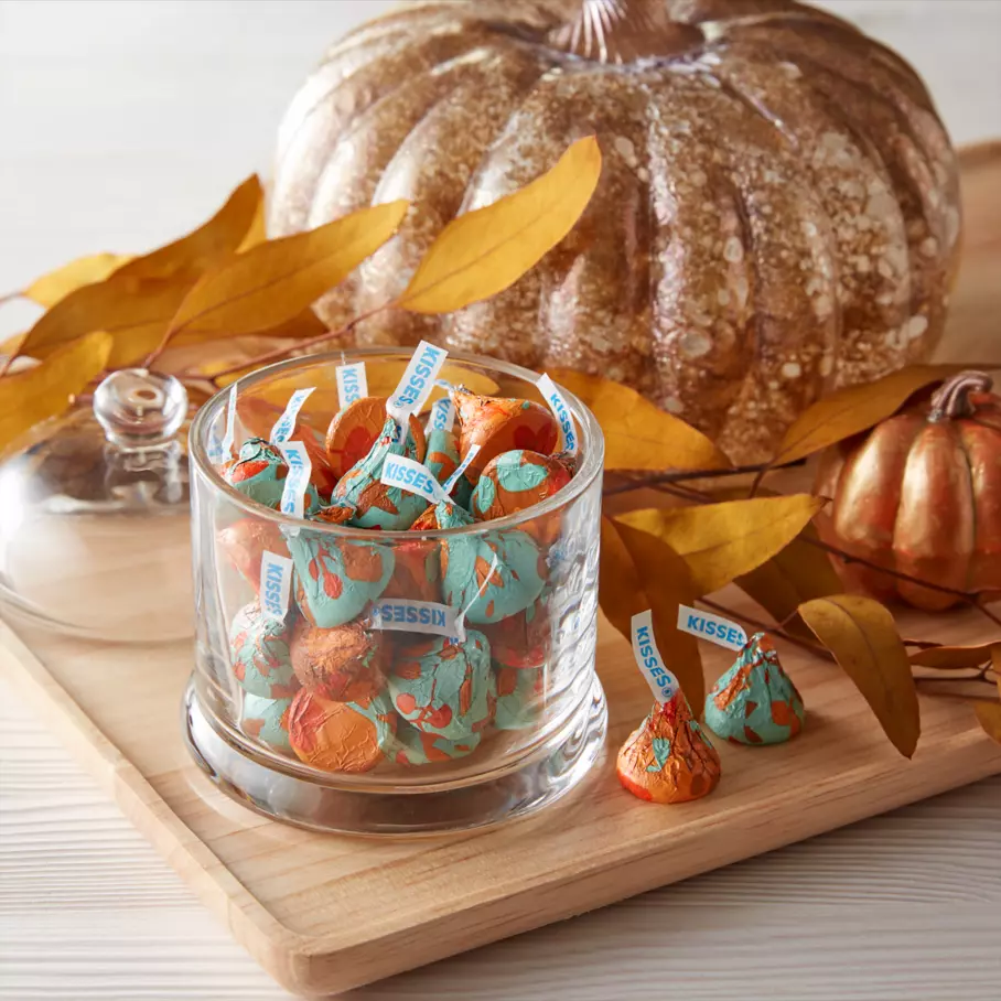 HERSHEY'S KISSES Fall Foils Candy inside glass dish
